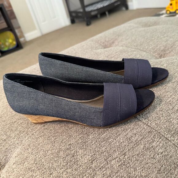 Coach & Four-Denim Blue Wedge Heels with Classic Design open toe slip on 7.5 - Picture 16 of 16